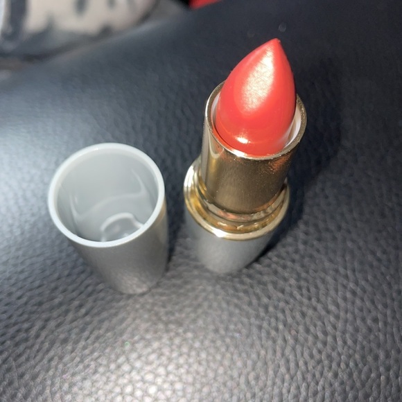 AVON LIPSTICK - Picture 4 of 4